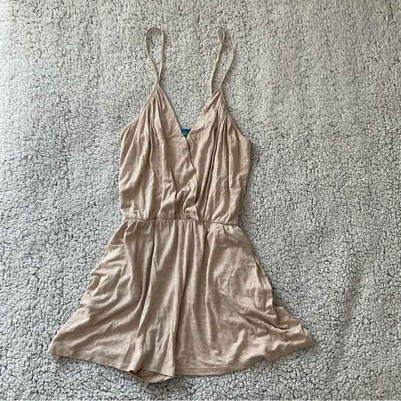 Willy Jays romper tan/beige size medium EUC - Picture 2 of 9